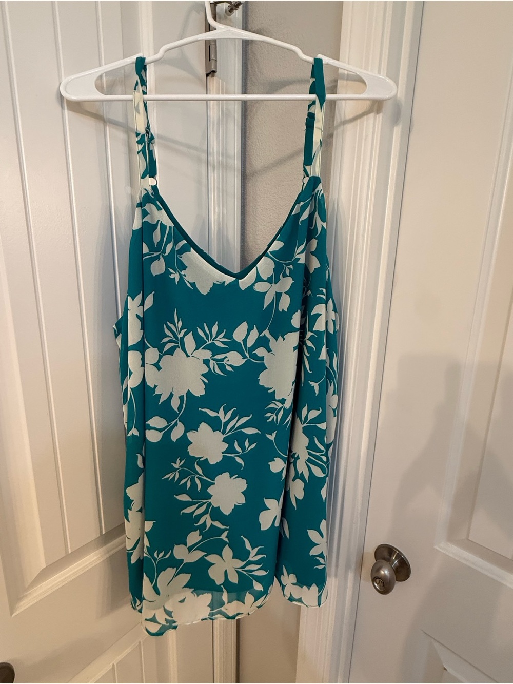 Torrid Sophie style Teal Floral V-Neck Adjustable Strap blouse
